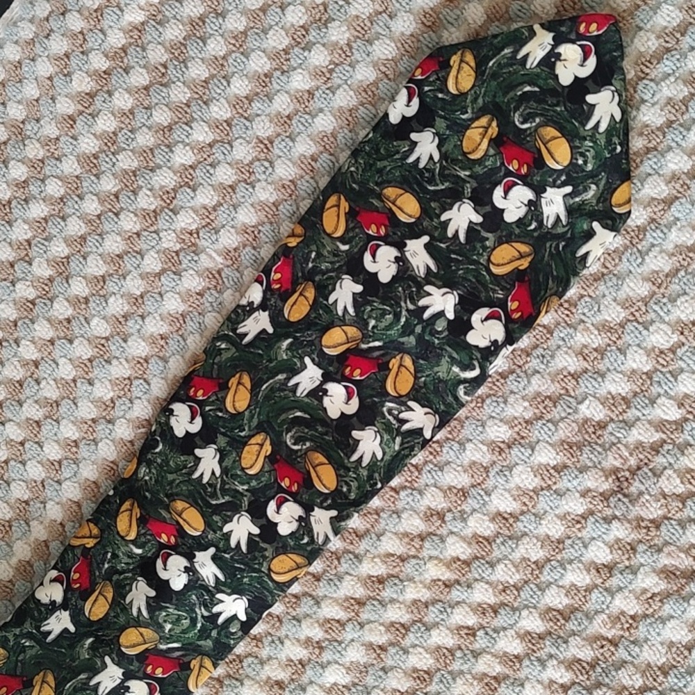 MICKEY MOUSE silk tie Disney Store 4" Like New. Gift! - Picture 2 of 5